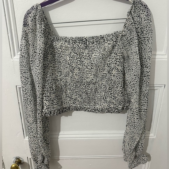 Women’s black and white long sleeve blouse - Picture 2 of 2